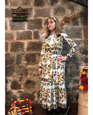 Yöresel Çicekli Elbise