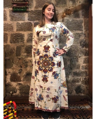 Yöresel Çicekli Elbise